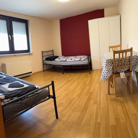 아파트 Monteure 1 Privates Mit 2betten Und Gemeinschaftliches Bad In Og *