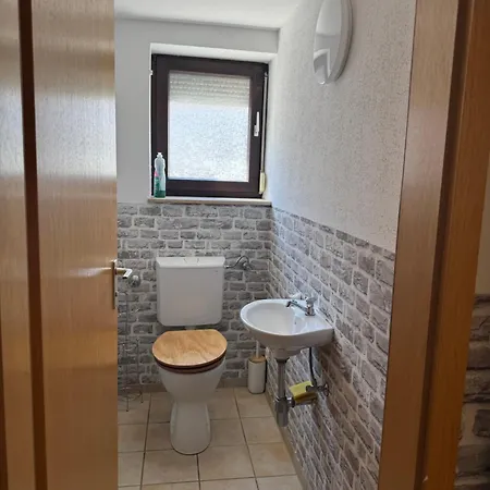 Monteure 1 Privates Mit 2betten Und Gemeinschaftliches Bad In Og 아파트