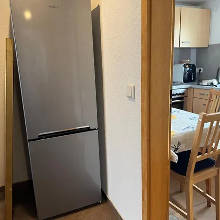 1 Privates Mit 2betten -shared Bathroom And Parking Before House Apartament Merklingen