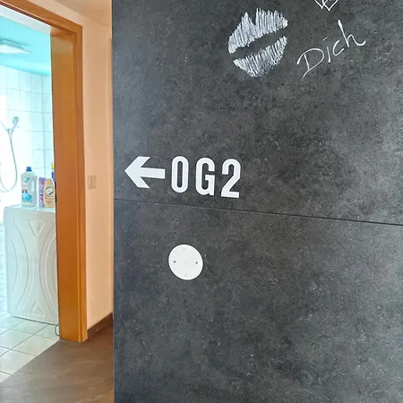 Apartament 1 Privates Mit 2betten -shared Bathroom And Parking Before House *